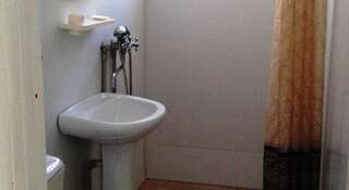 Гостевой дом У Мыса Судак Двухместный номер эконом-класса с 2 отдельными кроватями-1