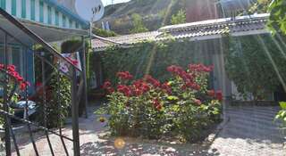 Гостевой дом У Мыса Судак Двухместный номер эконом-класса с 2 отдельными кроватями-4