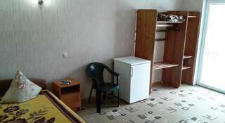 Гостевой дом У Мыса Судак Трехместный номер с видом на море-2